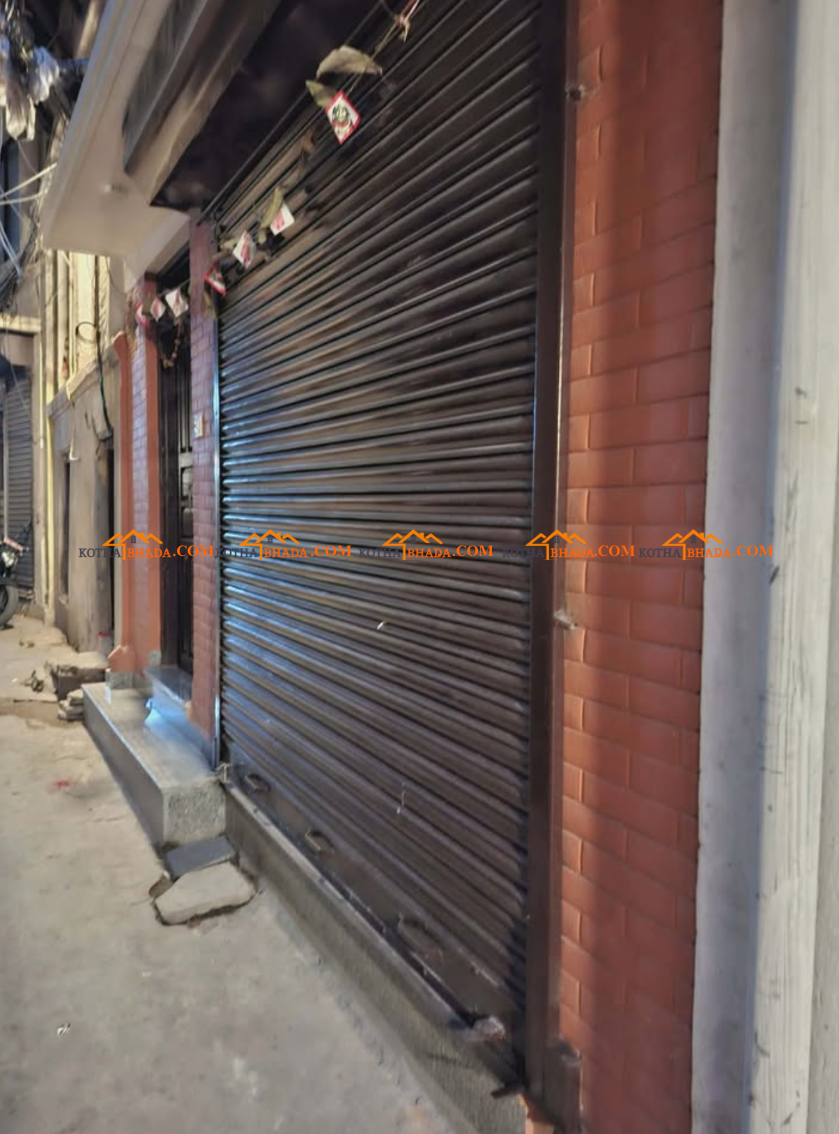 Shutter available for rent in New Road ward-23
